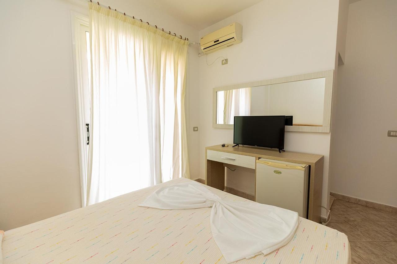 Hotel Dini ราดฮีมือ ภายนอก รูปภาพ